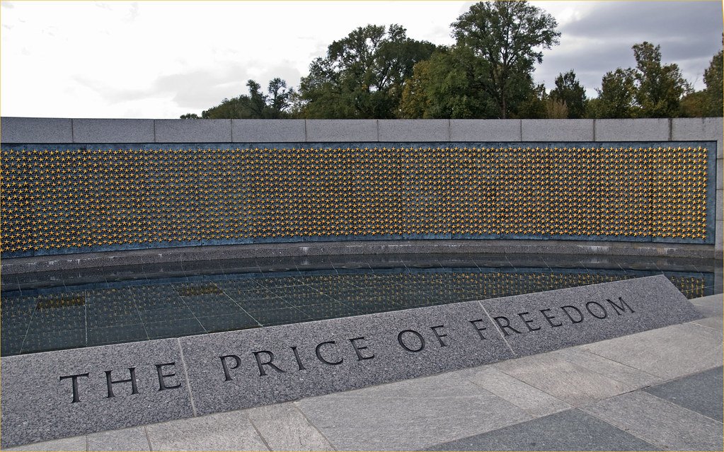 자유의 벽 (Freedom Wall)과 '자유의 대가' 메시지